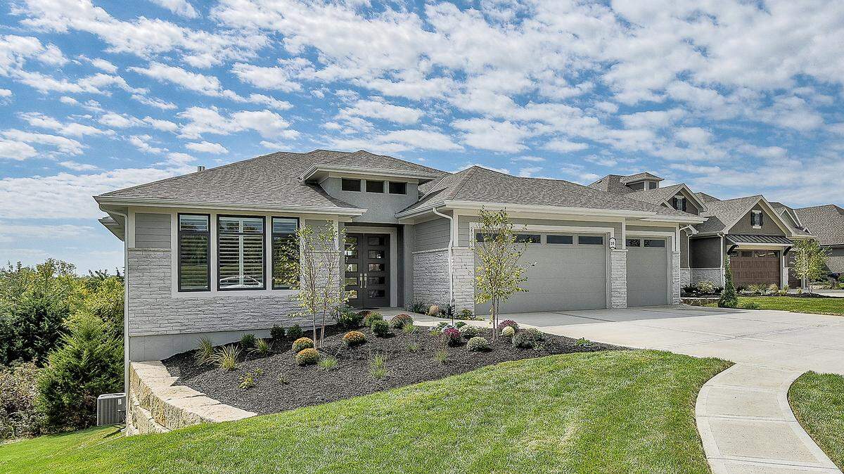 Canyon Creek Point is offering a $10,000 discount to customers who go to contract on any of the available spec home inventory during the Fall Parade of Homes! Visit the community sales office for more information.