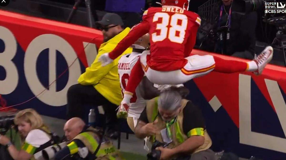 Chiefs cornerback L’Jarius Sneed showed off his athleticism by leaping a photographer at Super Bowl LVIII.