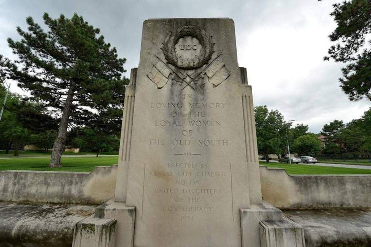 The Loyal Women of the Old South memorial in 2017 at 55th and Ward Parkway.