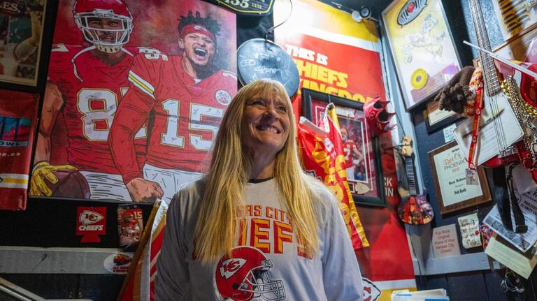 Inside ‘Arrowhead West,’ an Arizona Chiefs bar drawing hundreds for Super Bowl