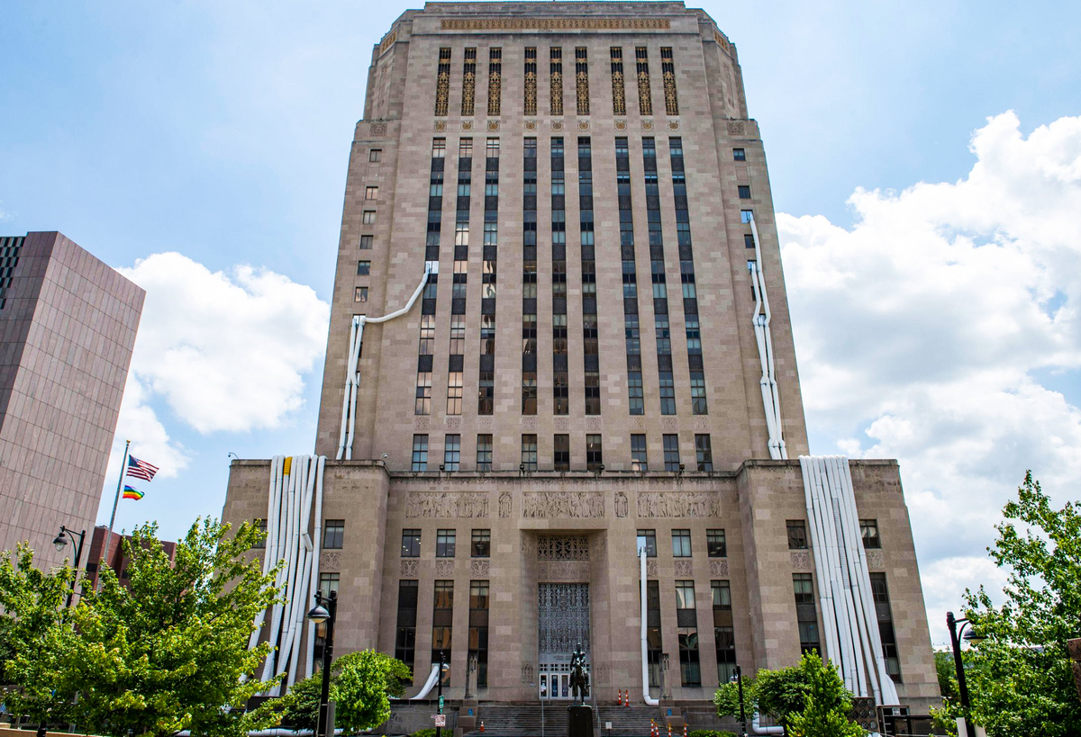 Tubes delivering cool air to a few select rooms snaked up the exterior of the Jackson County Courthouse in Kansas City. Decades of decay and lack of proper maintenance forced the county to shut down the air conditioning system last year while repairs were made.