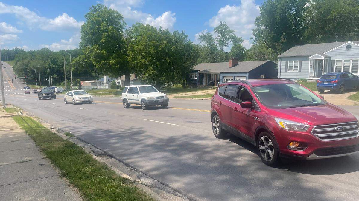 Opinion columnist Melinda Henneberger’s car stopped on 85th and Holmes. While waiting for help, several random strangers came to her aid.