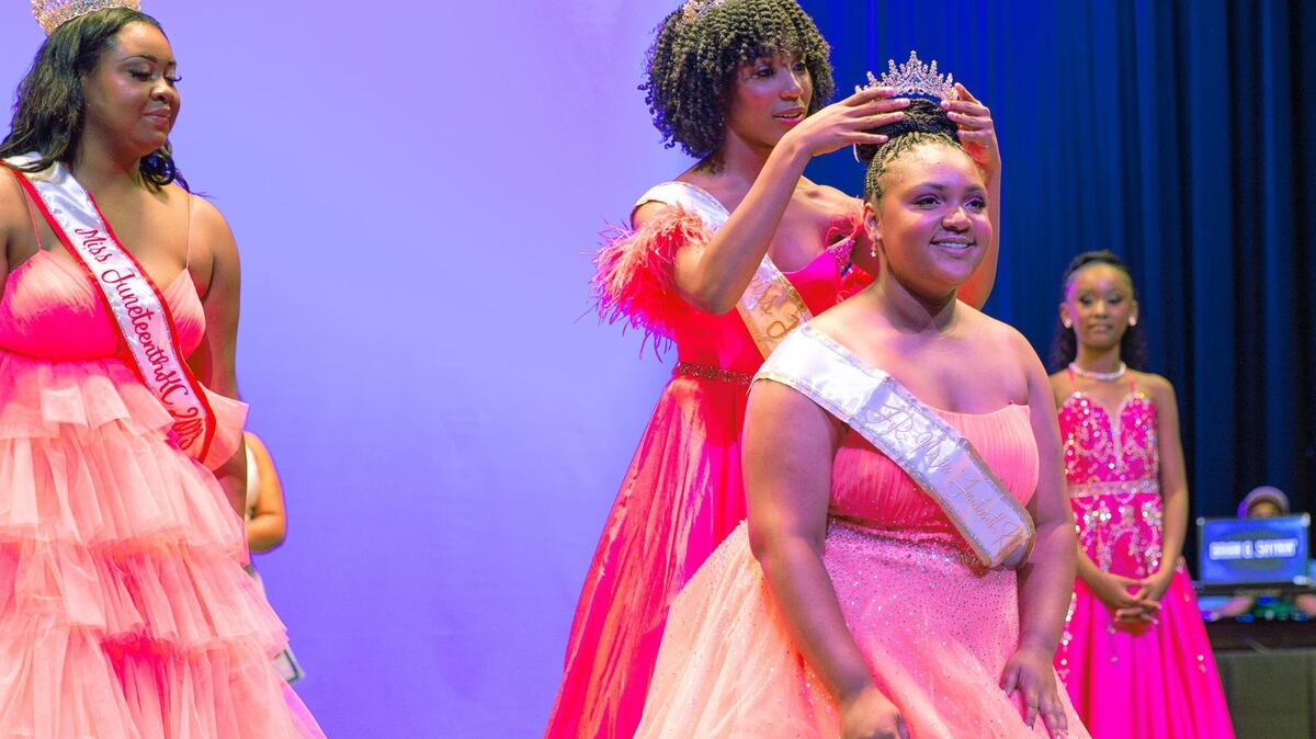Taelyn Sanders is crowned Junior Miss JuneteenthKC 2024 for contestants ages 12 to 15 years old.