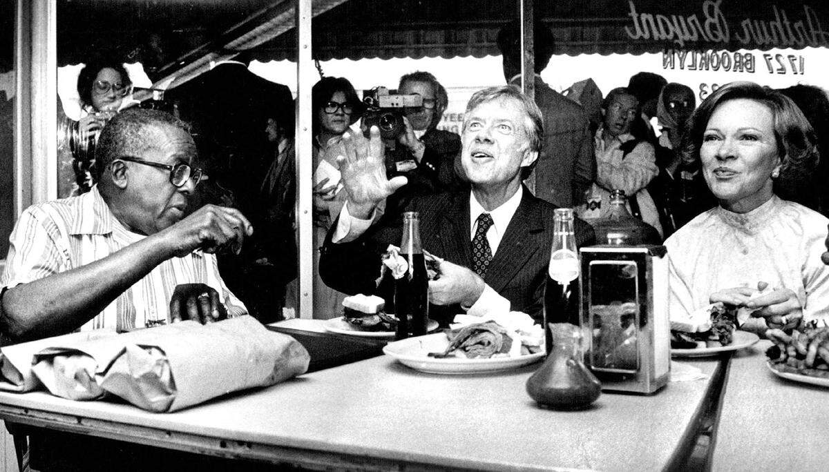 Jimmy and Rosalynn Carter eat a meal at Arthur Bryant’s Barbeque on a trip to Kansas City on October 15, 1979.