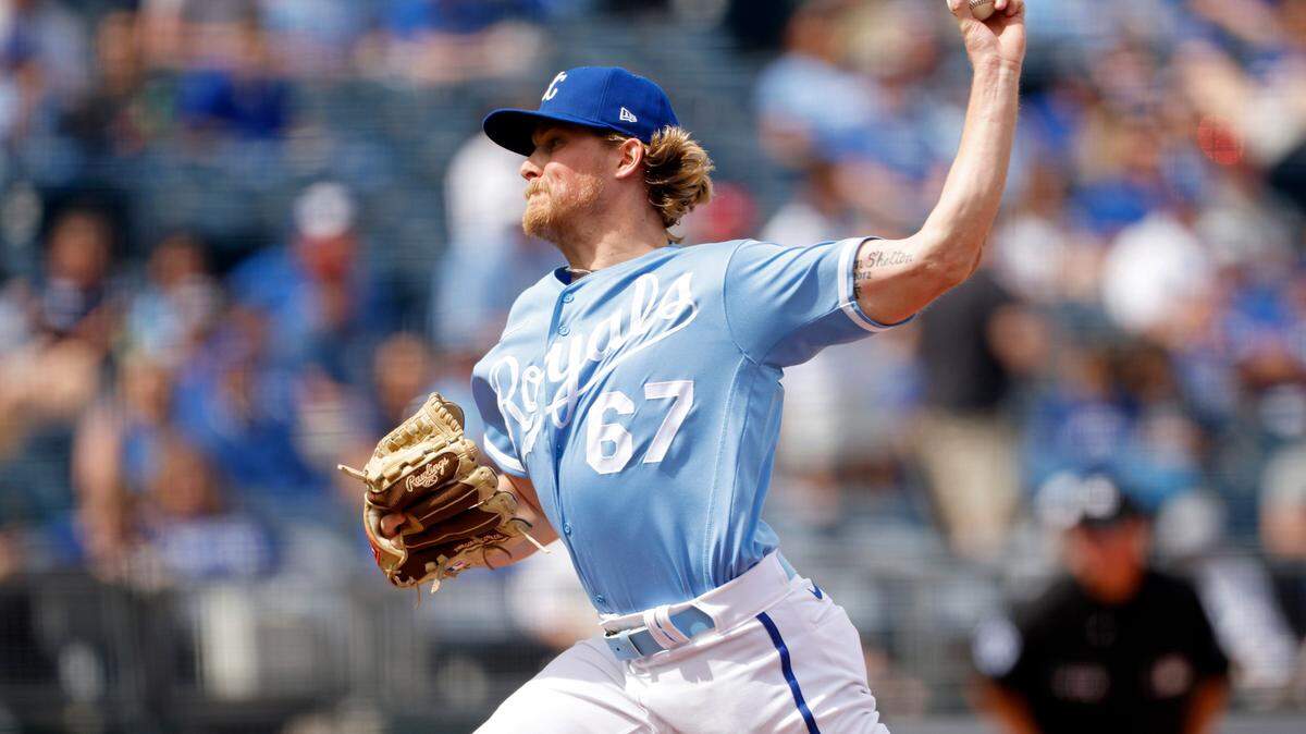 Kansas City Royals relief pitcher Gabe Speier delivers to a Cleveland Guardians batter during a baseball game in Kansas City, Mo., Sunday, April. 10, 2022. (AP Photo/Colin E. Braley)