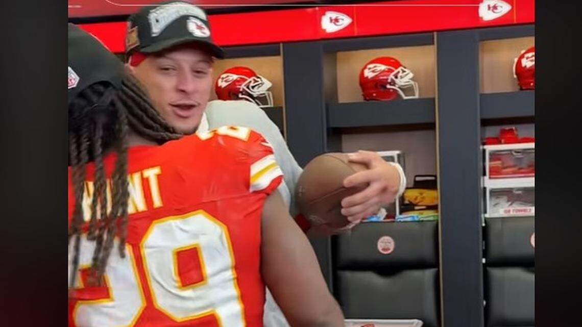 Patrick Mahomes and Kareem Hunt hugged in the locker room following the Chiefs’ win over the Bills.