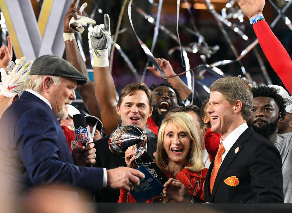 Norma Hunt, wife of Chiefs founder Lamar Hunt and mother of team chairman and CEO Clark Hunt, on the right, celebrated in February 2020 after the team beat the San Francisco 49ers in Super Bowl LIV. The team matriarch, who died last year, will be honored at the Super Bowl on Sunday, according to family members.