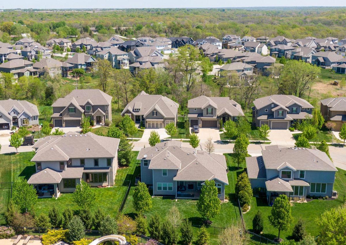 Arbor View, a luxury home community, sits just north of the Overland Park Arboretum, off of 179th Street in southern Johnson County, where average home sales are above $500,000.