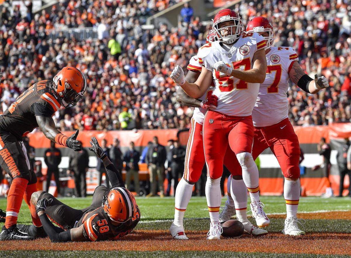 Kansas City Chiefs tight end Travis Kelce dances after scoring a touchdown in the second quarter against the Cleveland Browns on November 4, 2018, at FirstEnergy Stadium in Cleveland, Ohio.