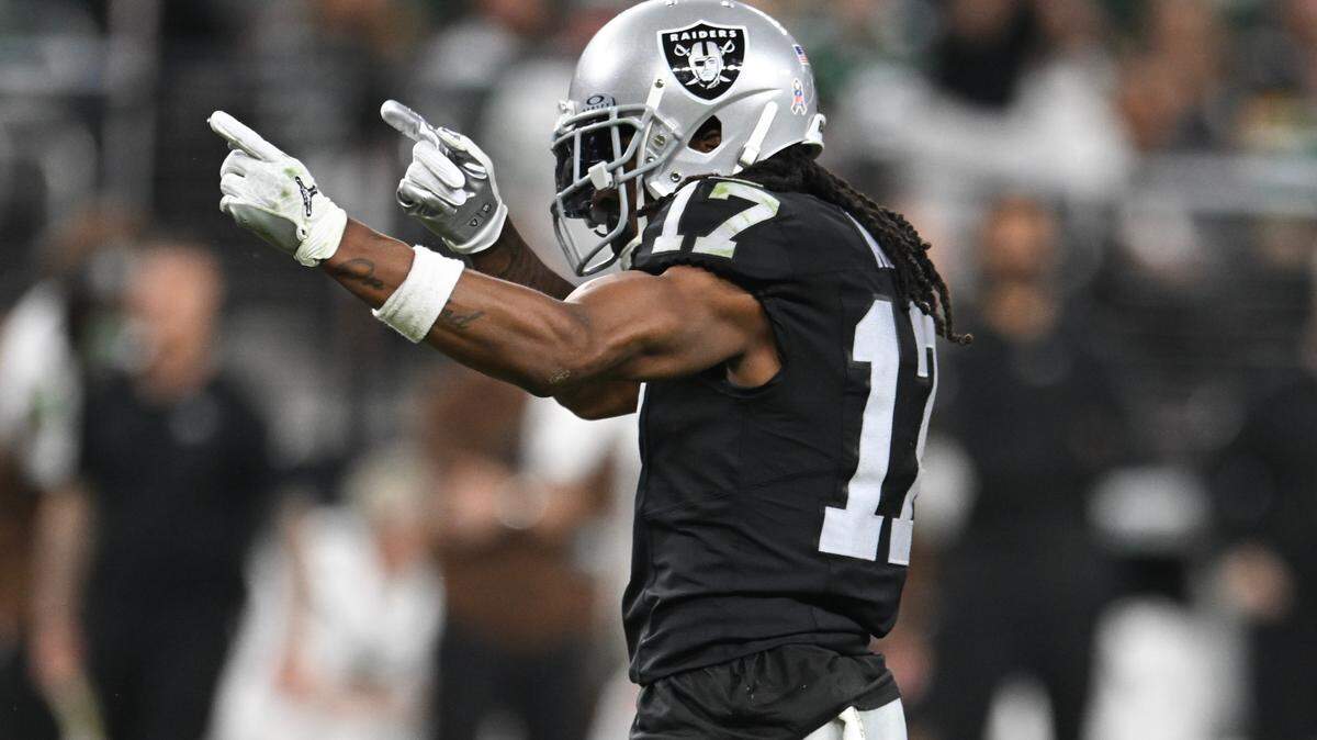 Las Vegas Raiders wide receiver Davante Adams (17) signals a first down against the New York Jets during the second quarter at Allegiant Stadium.