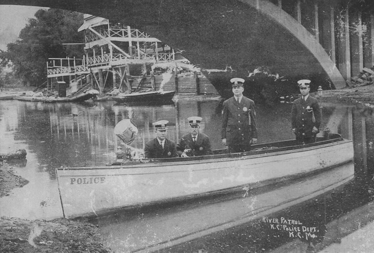 KCPD officers patrolling the Blue River in 1913.