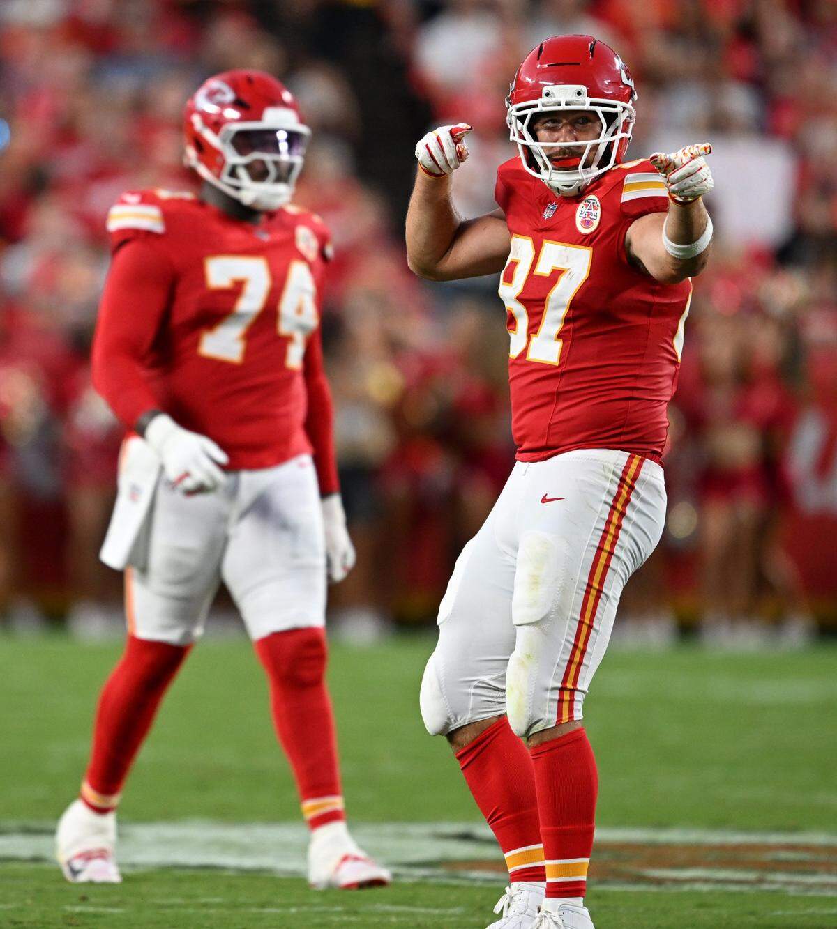 Kansas City Chiefs tight end Travis Kelce (87) celebrates after making a catch against the Chicago Bears in the first quarter on Friday, Aug. 22, 2025, at GEHA Field at Arrowhead Stadium.