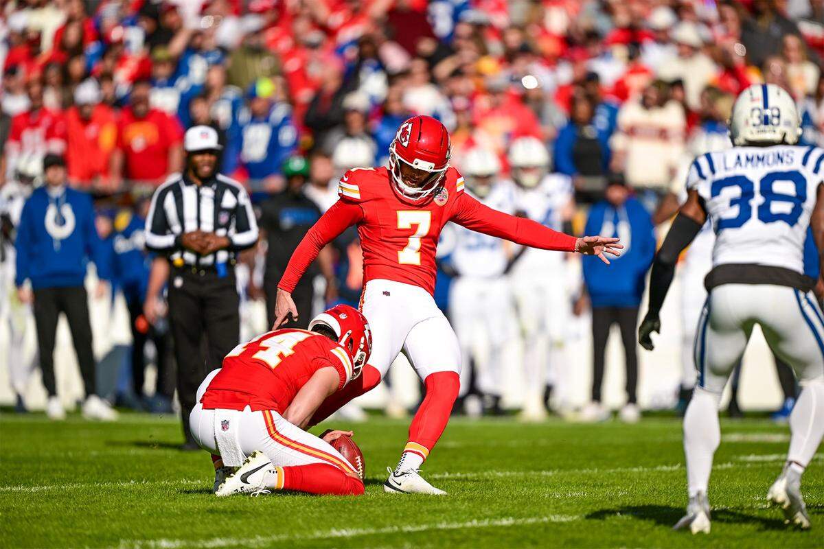 Kansas City Chiefs kicker Harrison Butker (7) kicks a field goal in the second quarter of the teamÕs game against the Indianapolis Colts on Sunday, Nov. 23, 2025.