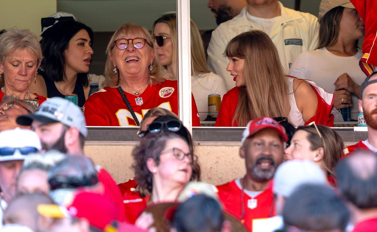 Singer Taylor Swift chats with Donna Kelce during the game Sunday.