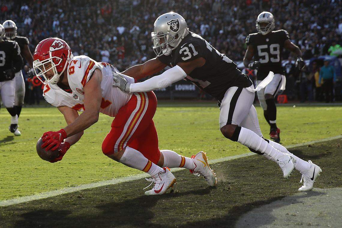 Kansas City Chiefs tight end Travis Kelce caught a six-yard touchdown pass, his second receiving score of the game, against the Raiders in Oakland. It was Patrick Mahomes’ 39th touchdown pass of the 2018 regular season.