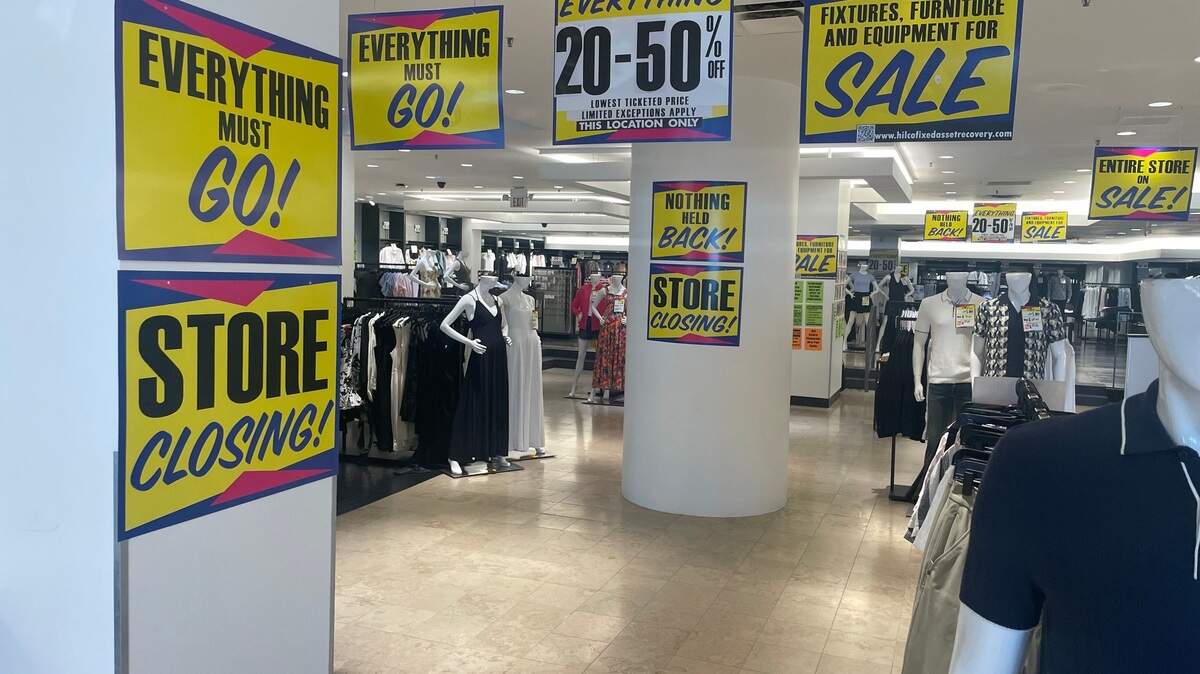 Express will close its Country Club Plaza location at the end of July.