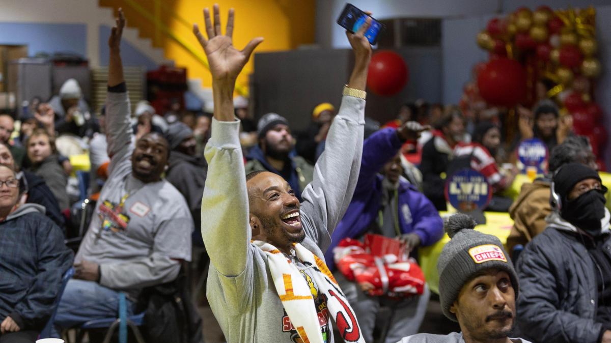 Clyde Mitchell celebrated a defensive touchdown by the Chiefs during a Super Bowl watch party for Kansas City’s homeless at the Cathedral of the Immaculate Conception on Sunday.