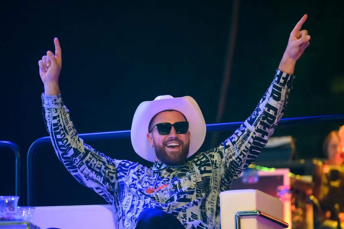 Travis Kelce celebrates a high bid during the Big Slick party and show Saturday, June 3, 2023.