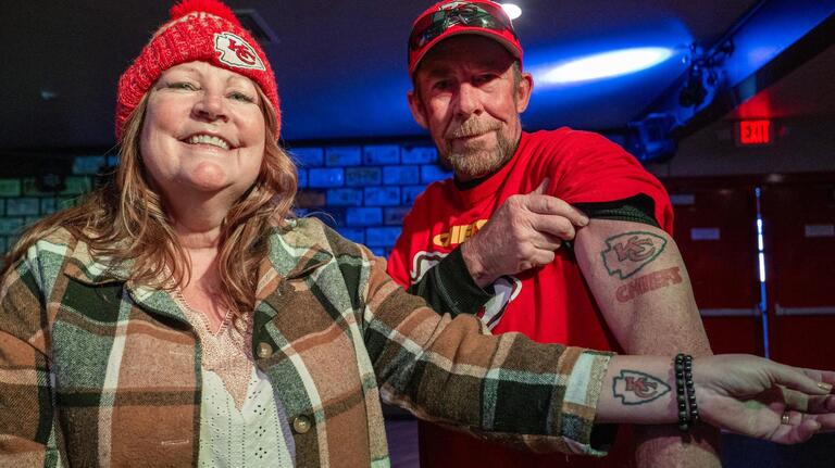 Meet the Chiefs fan who hasn’t washed her game-day shirt since Mahomes started in 2018