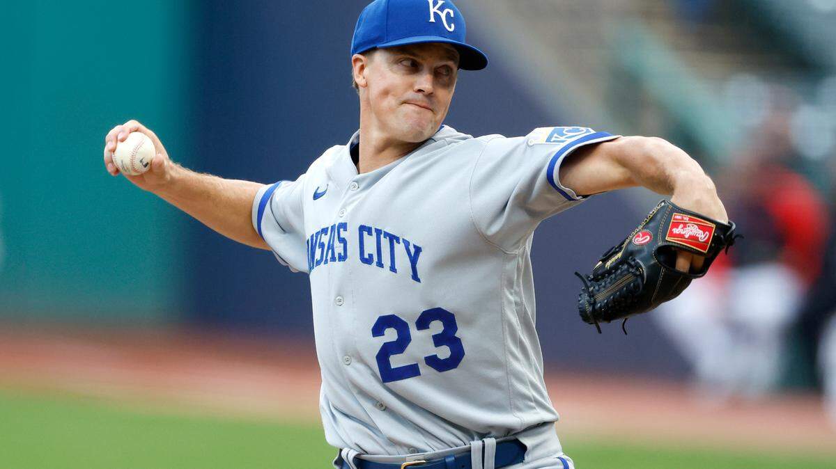 Kansas City Royals starting pitcher Zack Greinke delivers against the Cleveland Guardians during the first inning of a baseball game, Monday, Oct. 3, 2022, in Cleveland. (AP Photo/Ron Schwane)