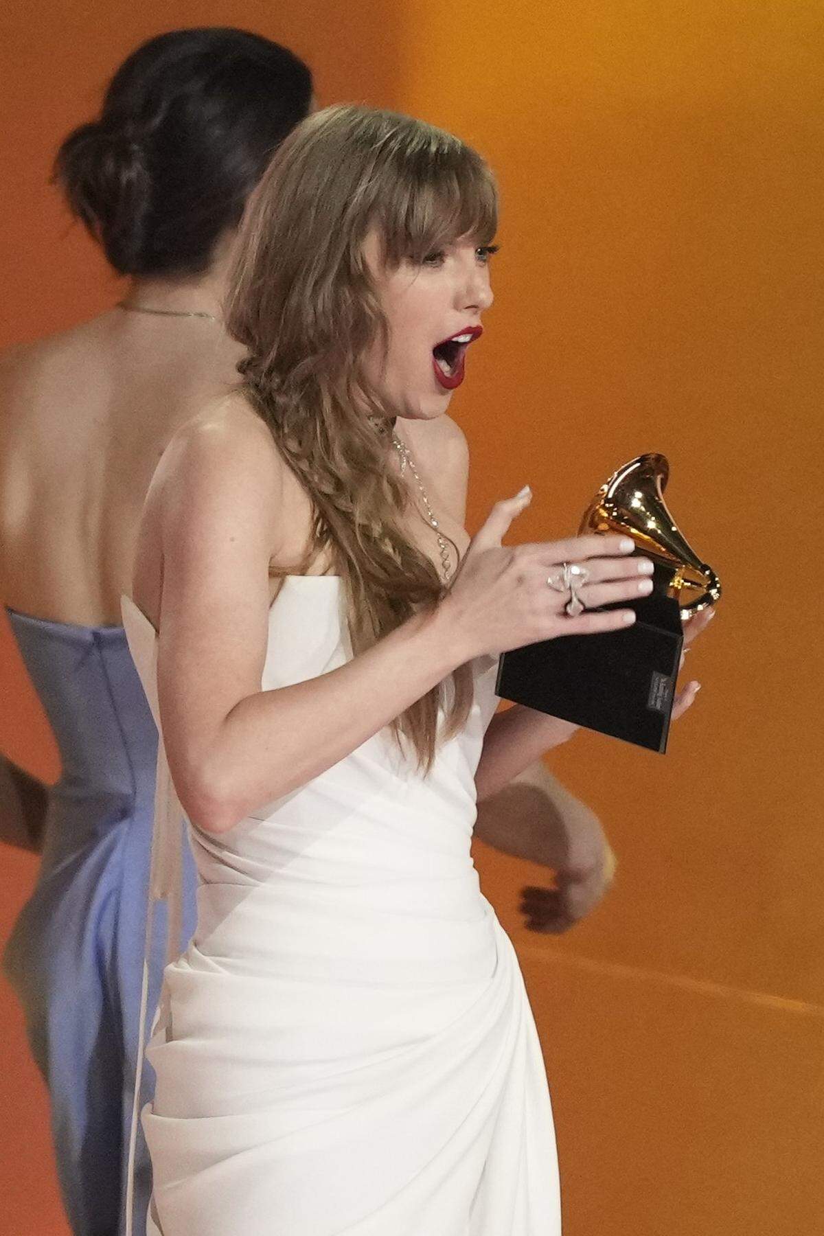 Taylor Swift won the Grammy for album of the year for “Midnights” Sunday and some of her fans take it as an omen that the Kansas City Chiefs will win the Super Bowl. Swift dates Chiefs tight end Travis Kelce and is expected to attend the game in Las Vegas on Feb. 11.