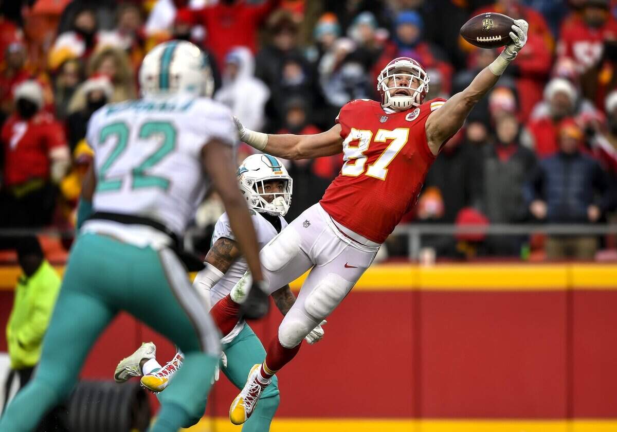 Travis Kelce attempts to make a one-handed catch in the end zone against the Miami Dolphins on December 24, 2017, at Arrowhead Stadium in Kansas City.