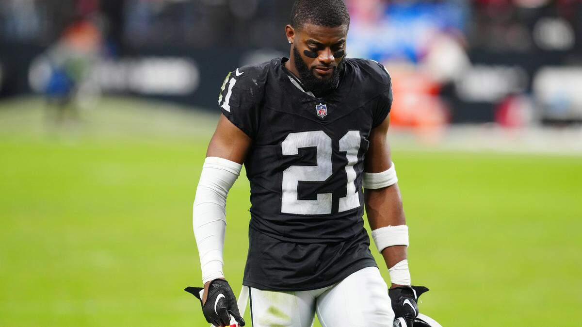 Las Vegas Raiders cornerback Amik Robertson (21) walks off the field after the Chiefs defeated the Raiders 31-17 at Allegiant Stadium.
