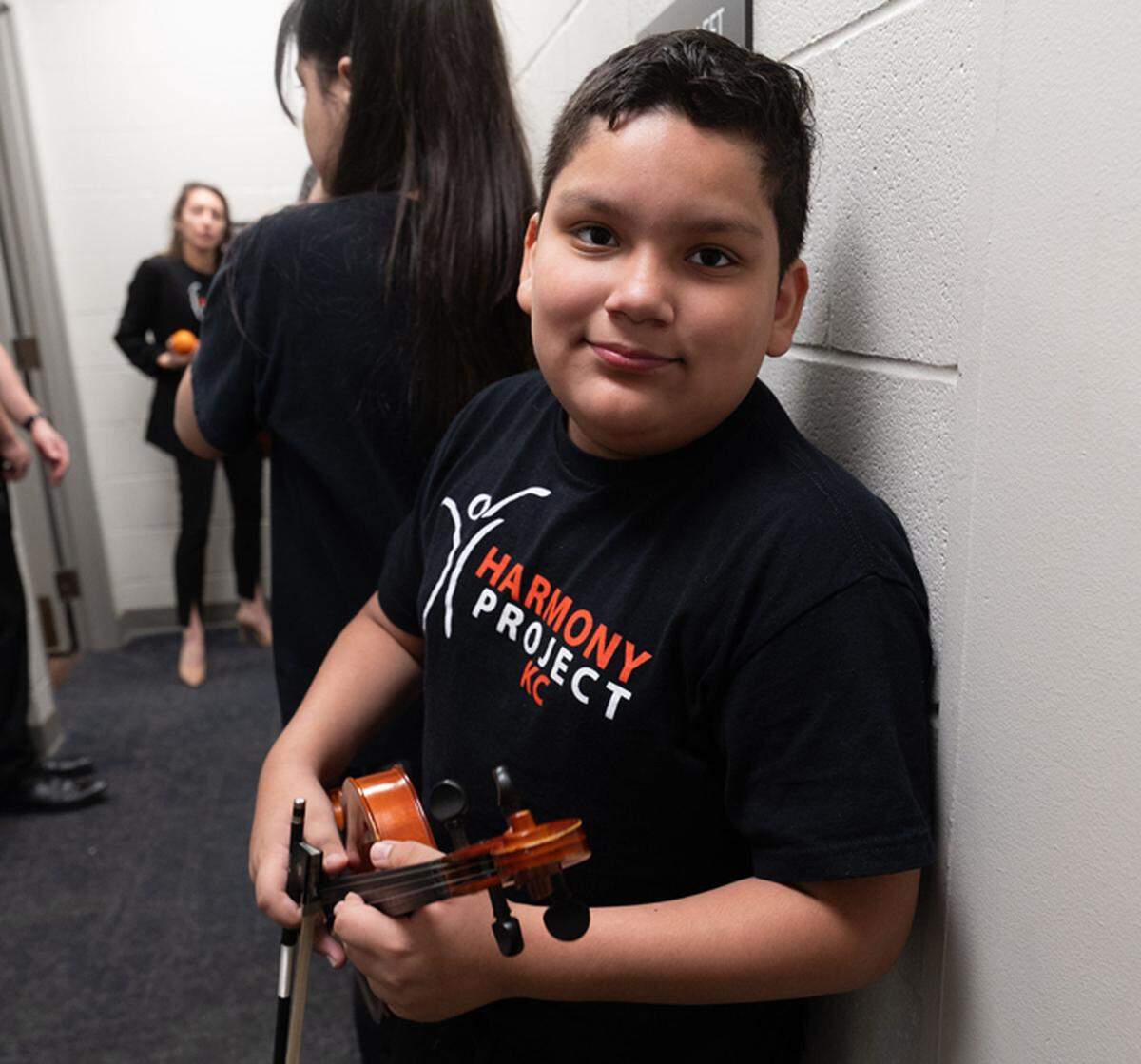 A young violinist with Harmony Project KC