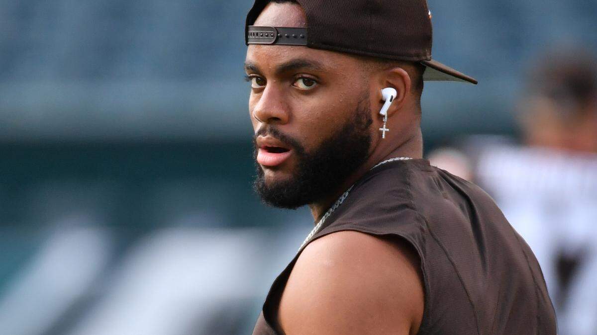 Cleveland Browns safety Juan Thornhill during pregame warmups against the Philadelphia Eagles at Lincoln Financial Field.