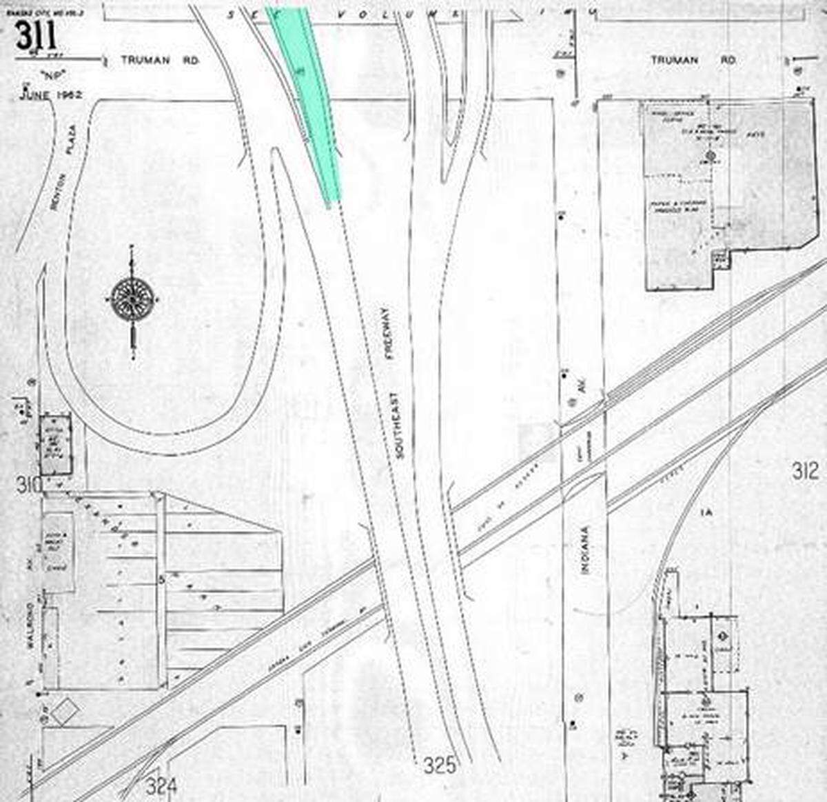 A 1962 Sanborn fire insurance map showing the so-called Bridge to Nowhere (highlighted in green) when it was a functional part of the Southeast Freeway.