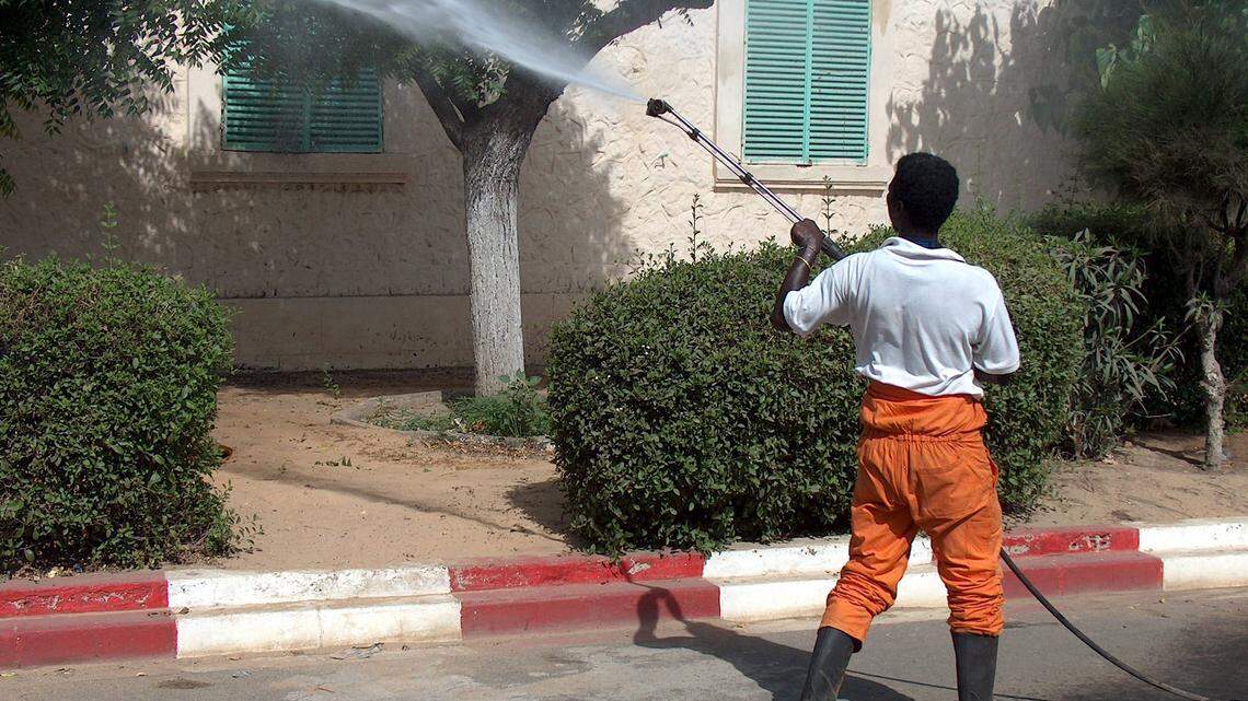 How to Power Wash a Home Safely: Essential Pressure Washing Tips to Prevent Costly Damage