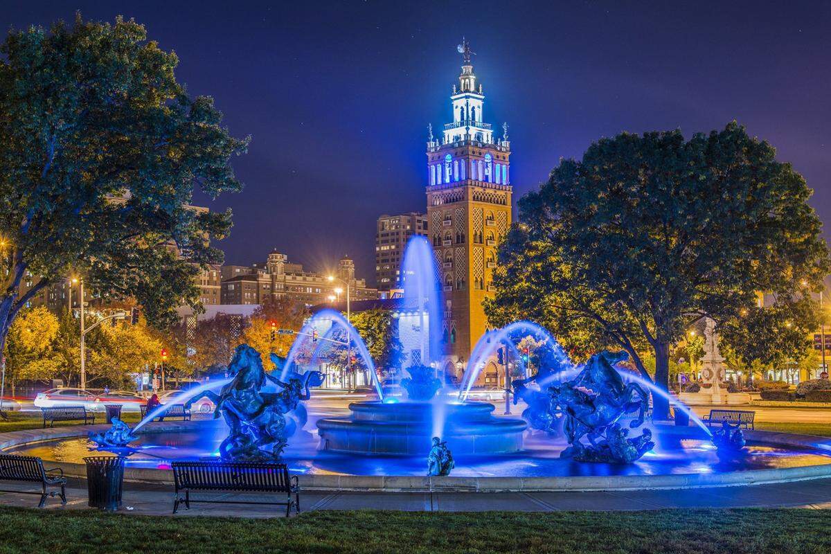 The Country Club Plaza did its part to celebrate the Royals in the 2014 World Series with blue coloring of the fountain and the Seville Tower.