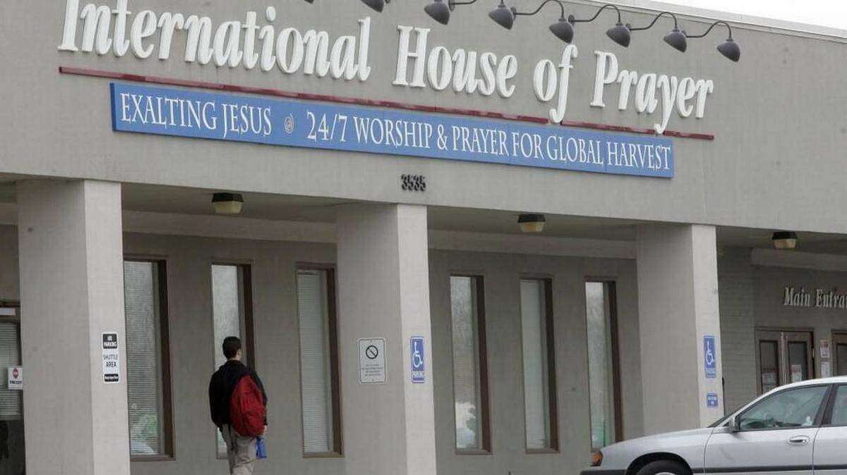 Brad Tebbutt, who in recent years has been running a ministry at the International House of Prayer for people in their 50s, is on leave following allegations that he abused a woman in California three decades ago when he was a youth pastor.