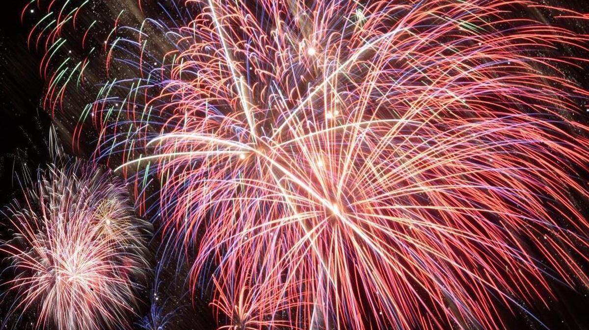 The Star Spangled Spectacular fireworks show at Corporate Woods in Overland Park was delayed because of weather.