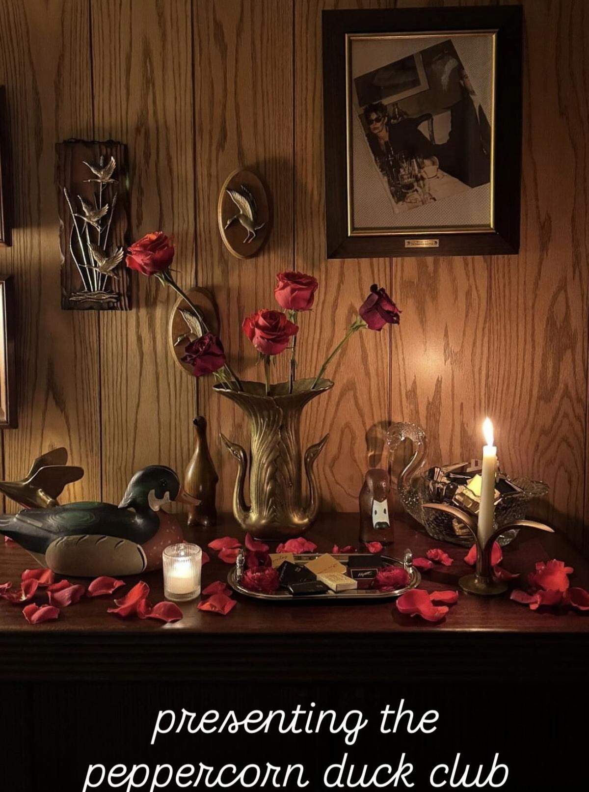 The tableau that greeted guests. Gardner also set up a hostess station.