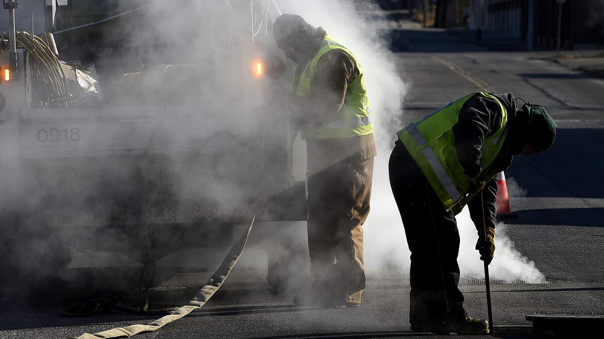 With temperatures in the single digits Thursday morning in Kansas City, this two man crew from Vicinity Energy didn’t mind a bit of hot steam rising from a water leak near 19th Street and Holmes. The pair were pumping out a man hole close to University Health Truman Medical Center, located a few blocks away.