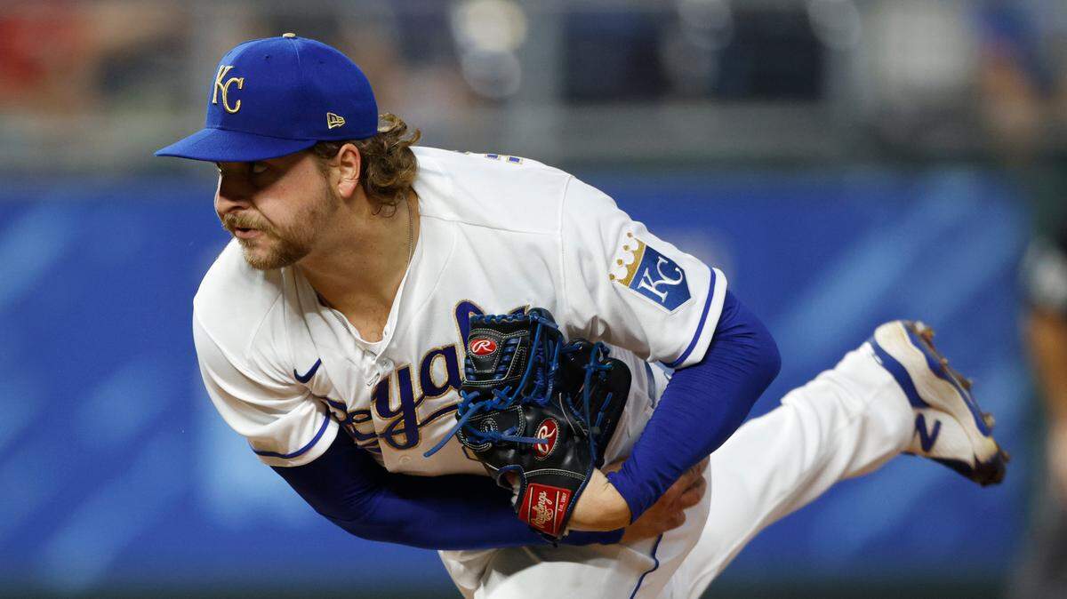 Kansas City Royals pitcher Jon Heasley delivers to a Minnesota Twins batter during the first inning at Kauffman Stadium in Kansas City, Mo., Friday, Oct. 1, 2021.