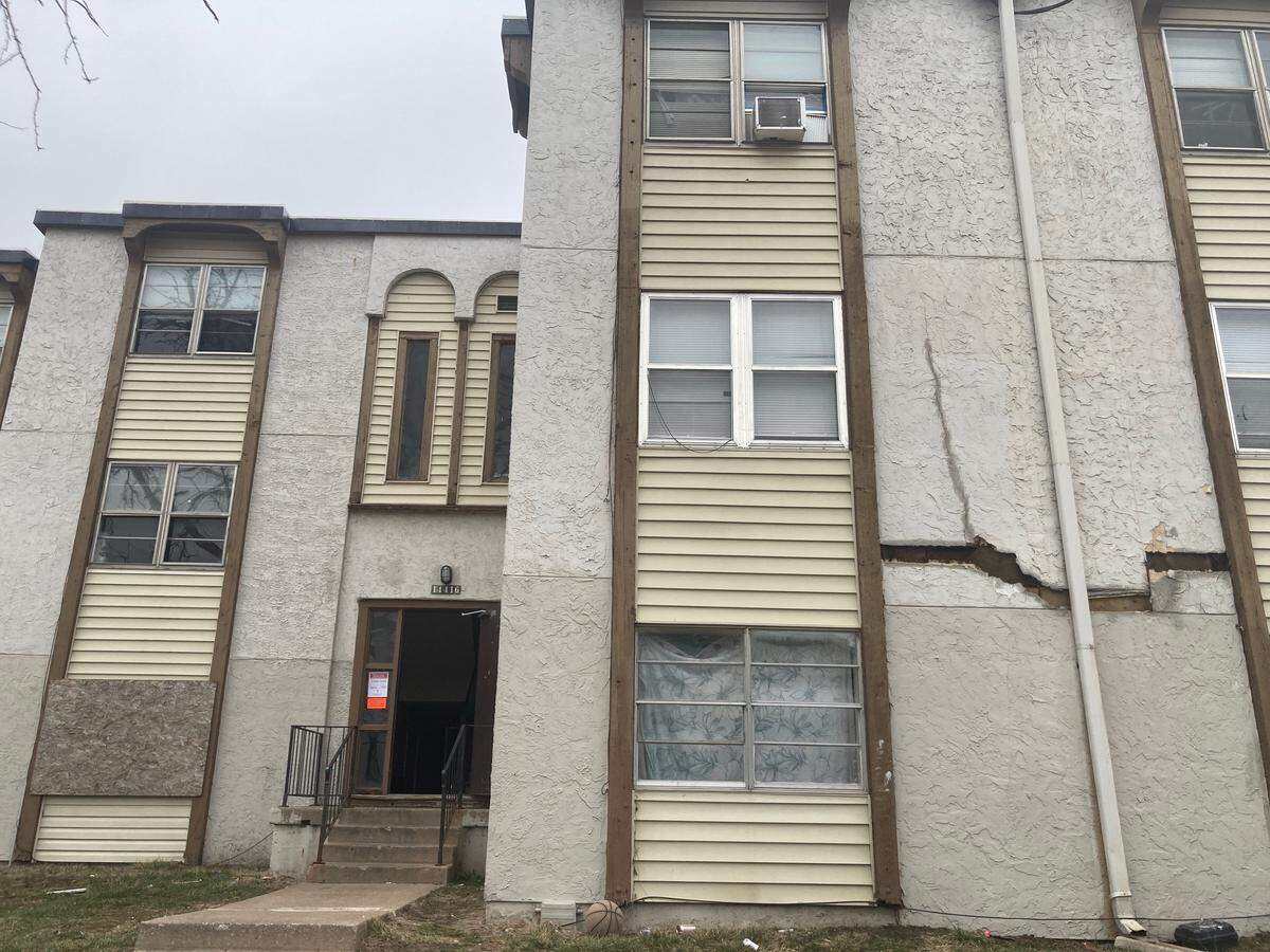 A crack snakes up one wall of a building at the Cloverleaf Apartments in south Kansas City.