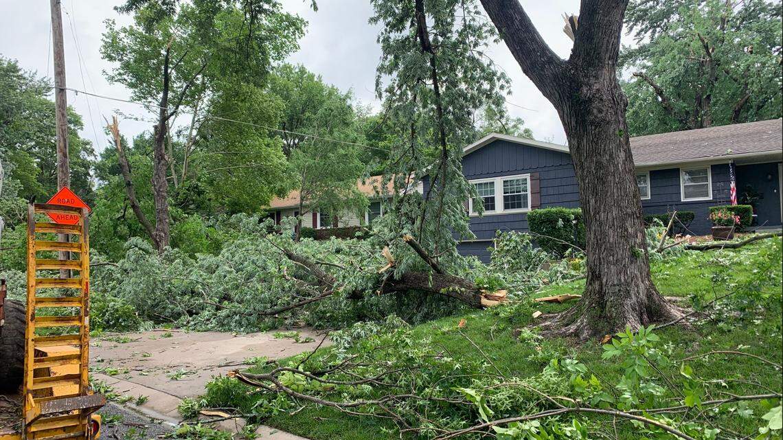 ‘Amazing to see’: Neighbors help clear debris after overnight tornado hits Johnson County