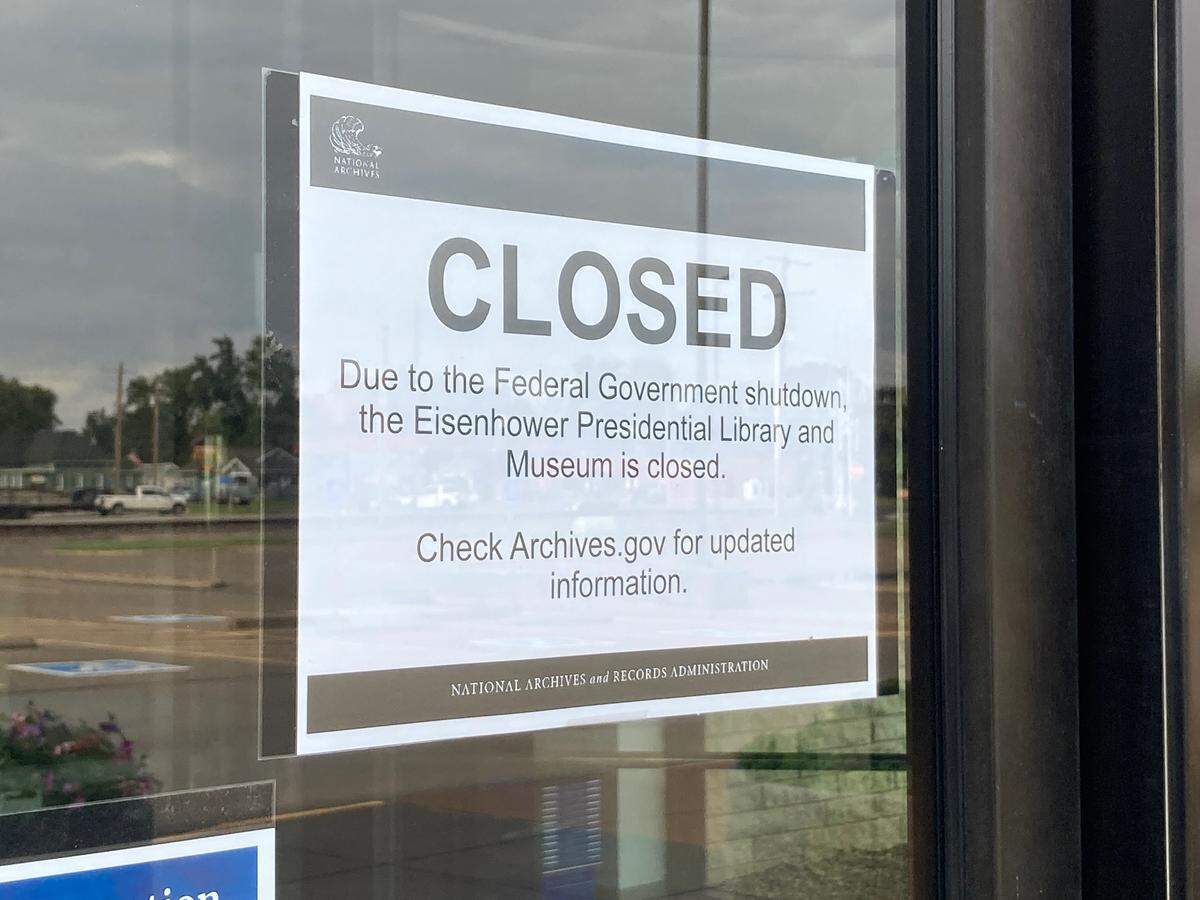 A “Closed” sign outside the Dwight D. Eisenhower Presidential Library, Museum & Boyhood Home because of the government shutdown.