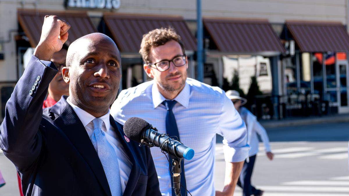 During a June news conference in the Brookside Neighborhood announcing Kansas City’s commitment of $4 million for its Vision Zero initiative, Mayor Quinton Lucas gestured to onlookers. Lucas said that making sure that there are fewer traffic deaths is vital for the city to do.
