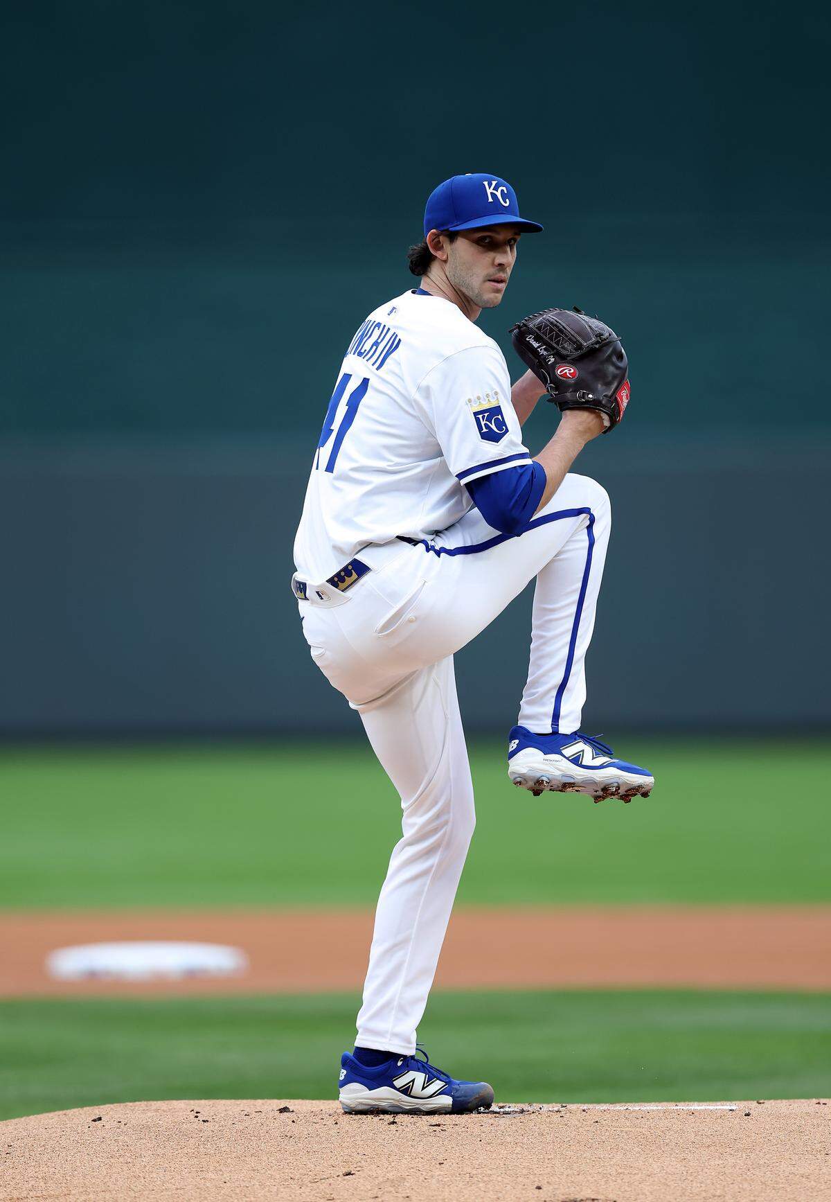 Starting pitcher Daniel Lynch IV #41 of the Kansas City Royals warms up prior to the game against the Cincinnati Reds at Kauffman Stadium on May 27, 2025 in Kansas City, Missouri.
