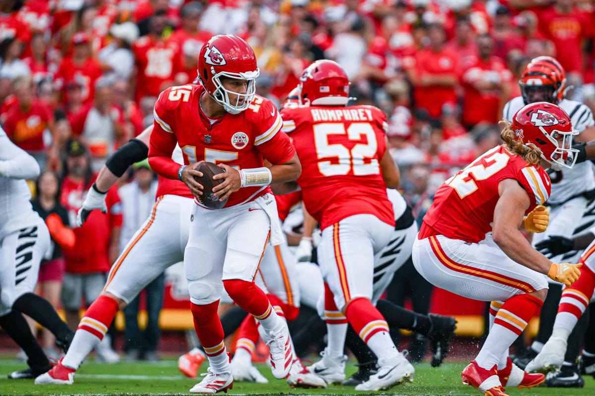 Kansas City Chiefs quarterback Patrick Mahomes (15) looks for an open receiver in the first quarter against the Cincinnati Bengals Sunday, Sept. 15, 2024, at GEHA Field at Arrowhead Stadium.