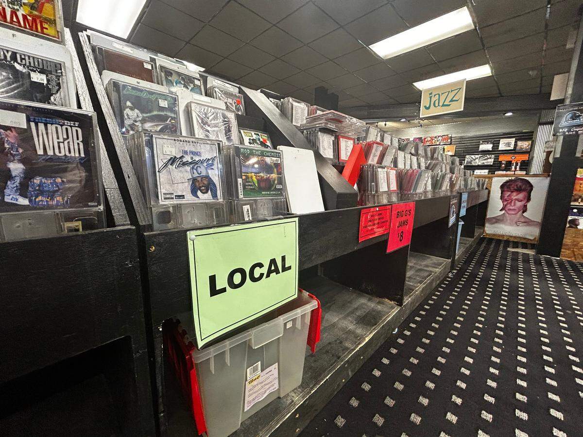 7th Heaven has always been locally oriented, partnering over the years with local radio stations like KPRS (now Hot 103 Jamz), and KY 102, hosting performances in its parking lot, and selling CDs and mixtapes from local rappers.