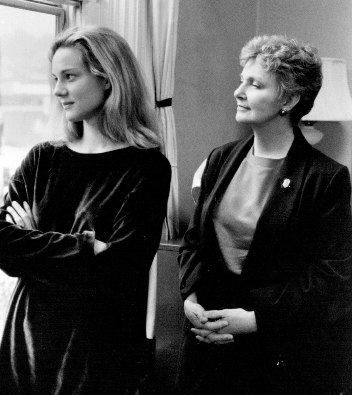 “Blind Spot” is a Hallmark Hall of Fame presentation that aired on Sunday, May 2, 1993 on CBS. The film stars Joanne Woodward as an ambitious Congresswoman whose life is turned upside down when she discovers that her pregnant daughter, played by Laura Linney, is struggling with a drug addiction. As the Congresswoman grapples with her professional ambitions and the urgent need to support her daughter.