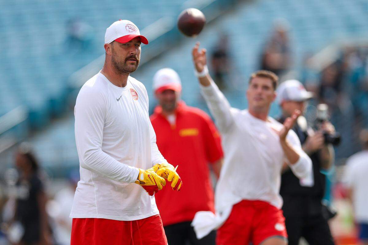 Kansas City Chiefs tight end Travis Kelce (87) warms up before a preseason game against the Jacksonville Jaguars at EverBank Stadium.