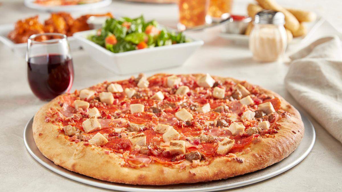 Peter Piper Pizzeria, now open in Olathe, serves pizza, wings and salads.