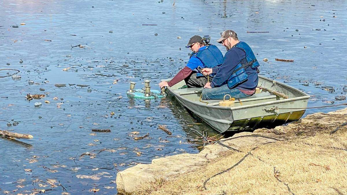 Lenexa Parks and Recreation staff have completed annual maintenance on the fountain at Rose’s Pond at Sar-Ko-Par Trails Park. The fountain is not only an aesthetic feature, it is also a way to circulate the water to help prevent stagnant water and algae growth.