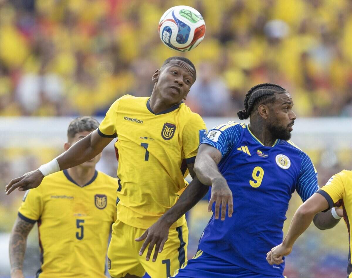 Ecuador defender Pervis Estupiñán (7) heads the ball against Curaçao forward Jürgen Locadia (9) during a FIFA World Cup group-stage soccer match at Kansas City (Arrowhead) Stadium in Kansas City on Saturday, June 20, 2026.