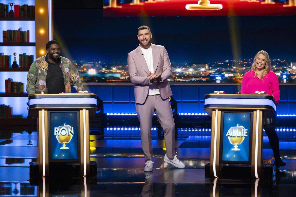 Chiefs tight end Travis Kelce on the set of “Are You Smarter Than A Celebrity?”